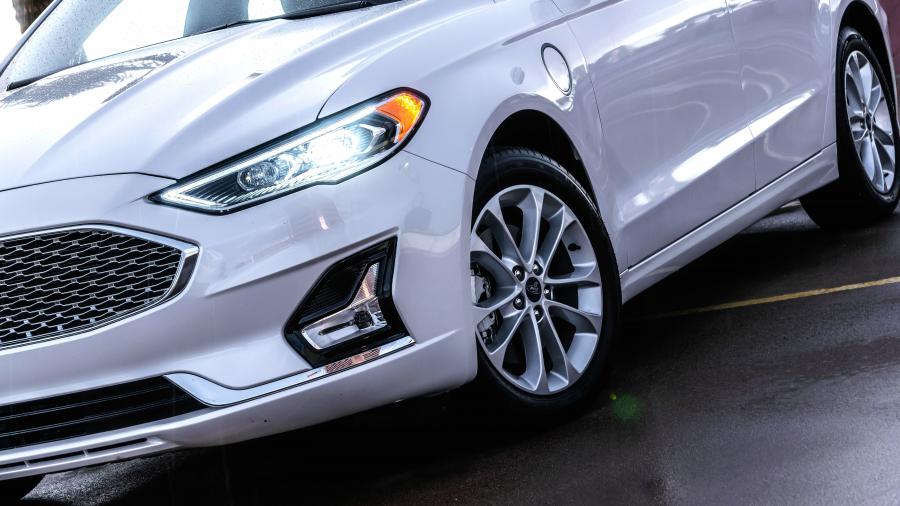 Детали экстерьера Ford Fusion Energi 2018 года  (фото 26 из 26)